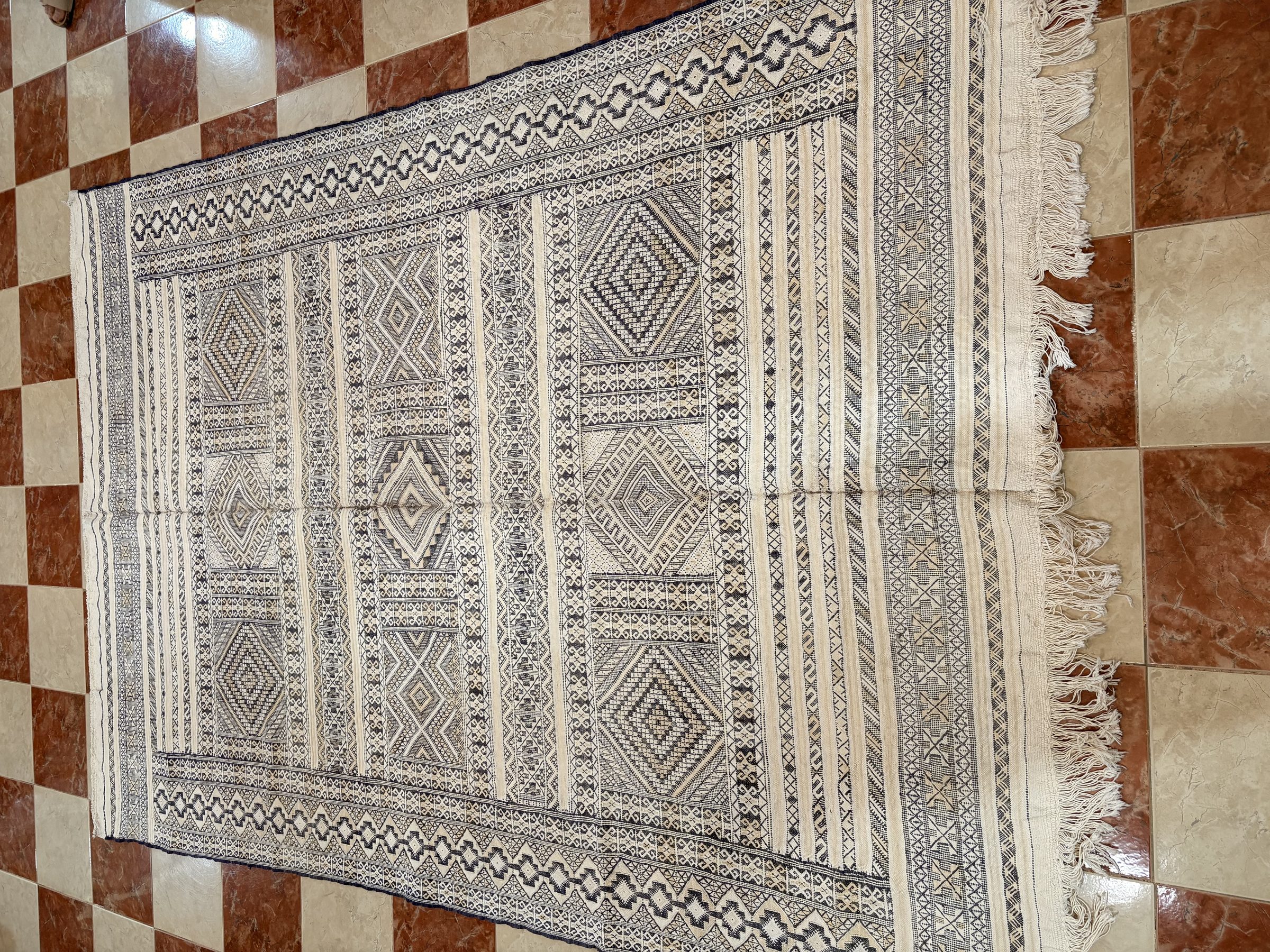 Taznakht Rug, 285 × 192 cm